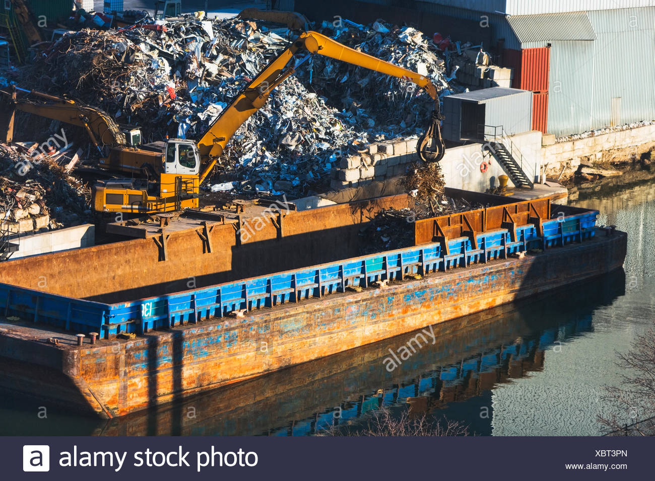 Garbage Barge Stock Photos & Garbage Barge Stock Images Alamy