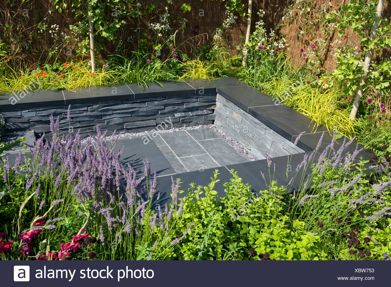 Sunken Garden Bed Stock Photos & Sunken Garden Bed Stock Images Alamy