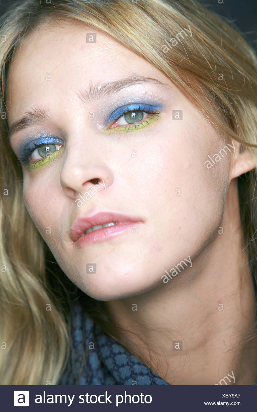 Karl Lagerfeld Paris Backstage Spring Summer Model Blonde Hair Wearing Yellow And Blue Eyeshadow Black Mascara Sheer Lipgloss Stock Photo Alamy