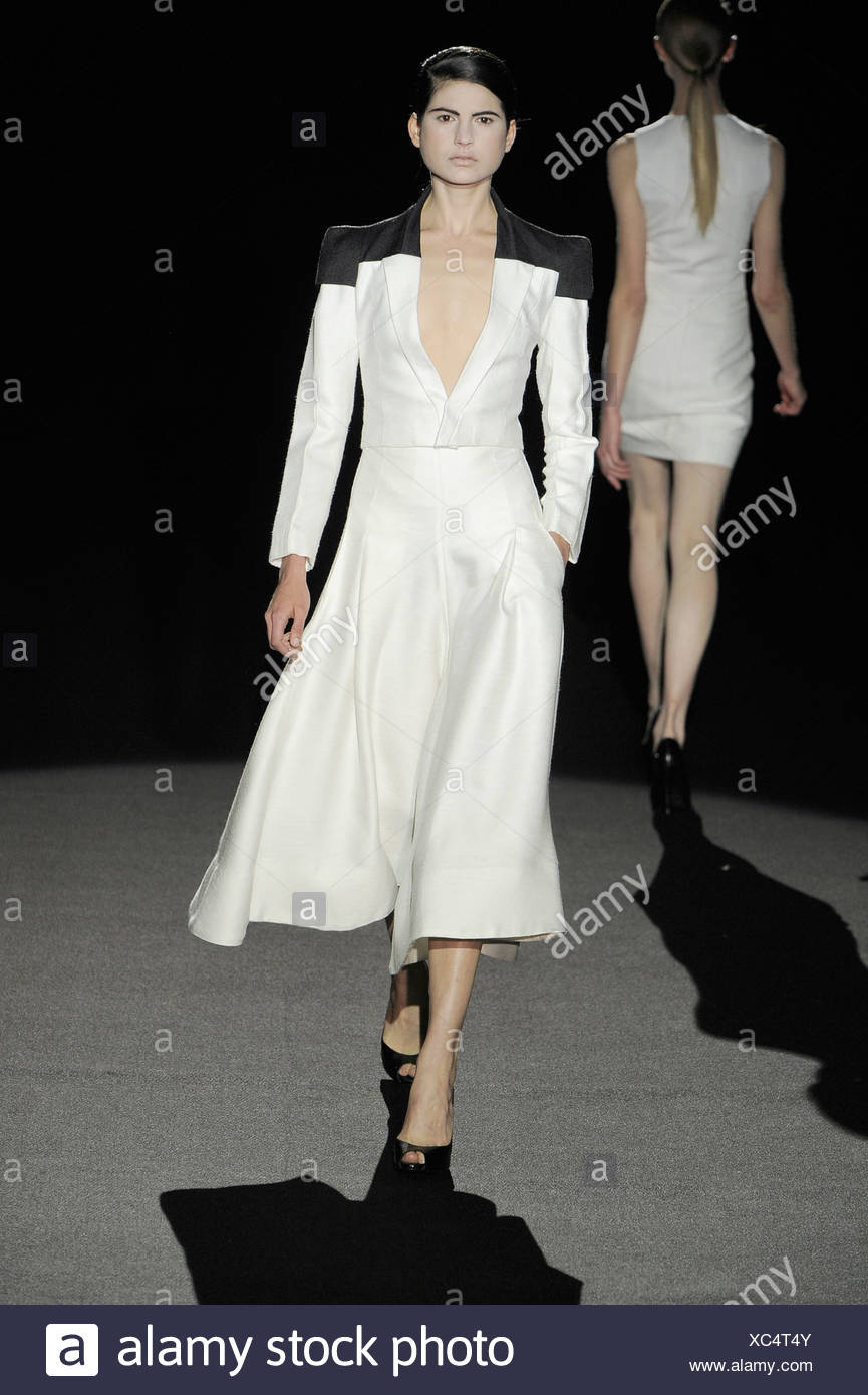 Strand grand most stylish White Trendy clutches collection