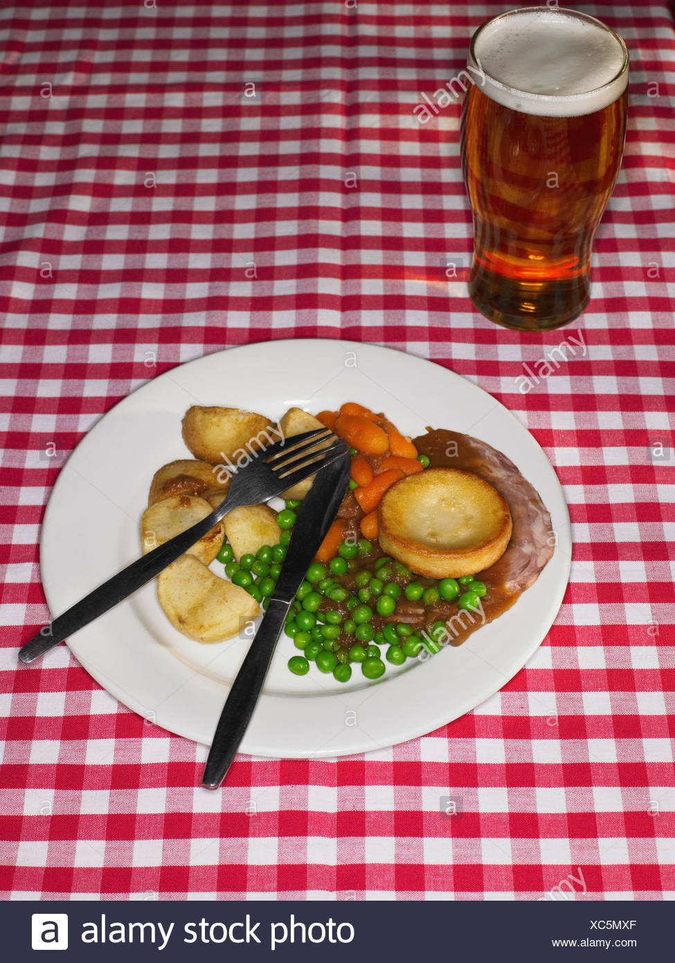 Traditional Roast Dinner Plate Stock Photos & Traditional Roast Dinner