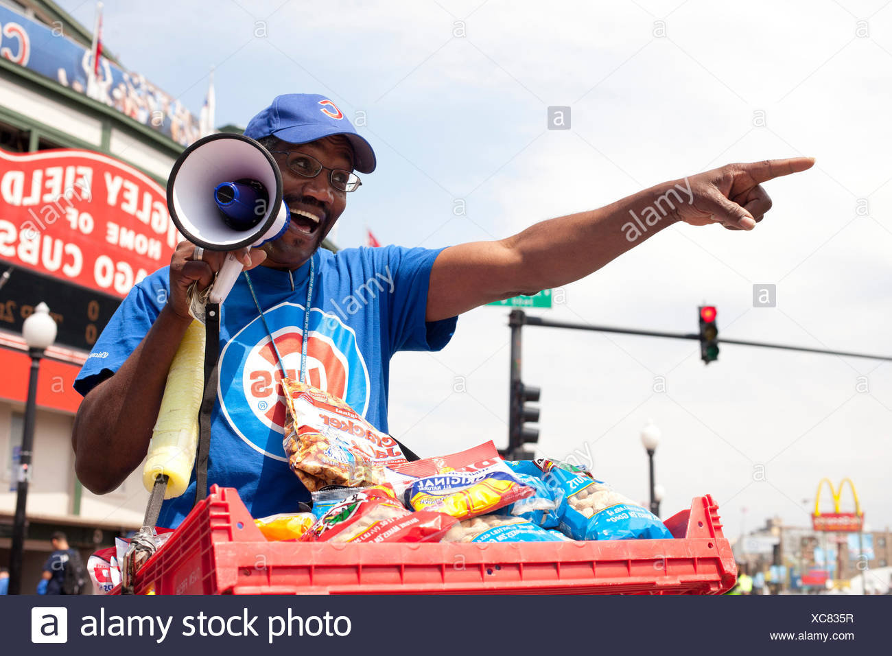 Peanut Vendor Stock Photos & Peanut Vendor Stock Images Alamy