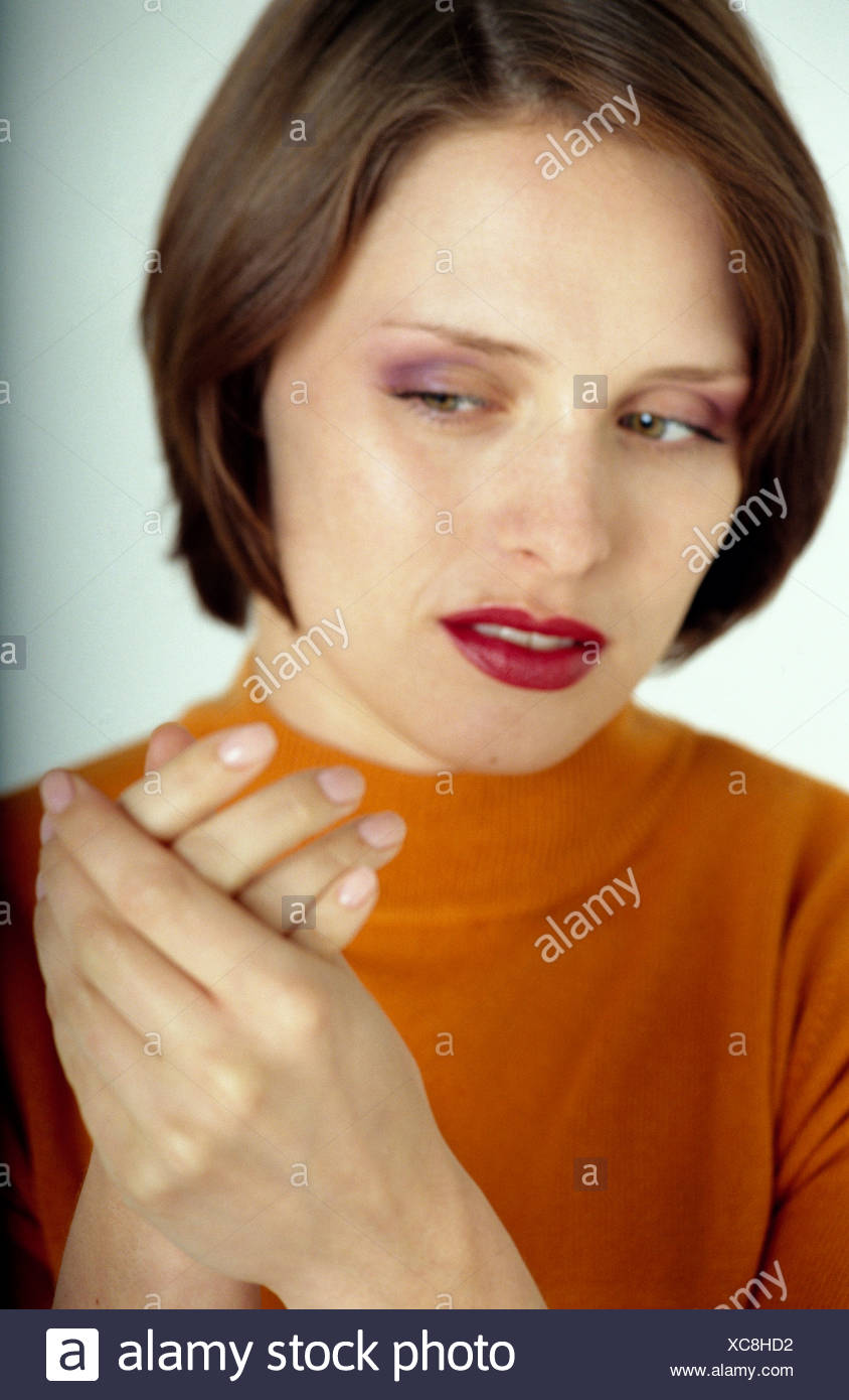 D Female Short Brunette Hair Red Lipstick And Purple Eyeshadow