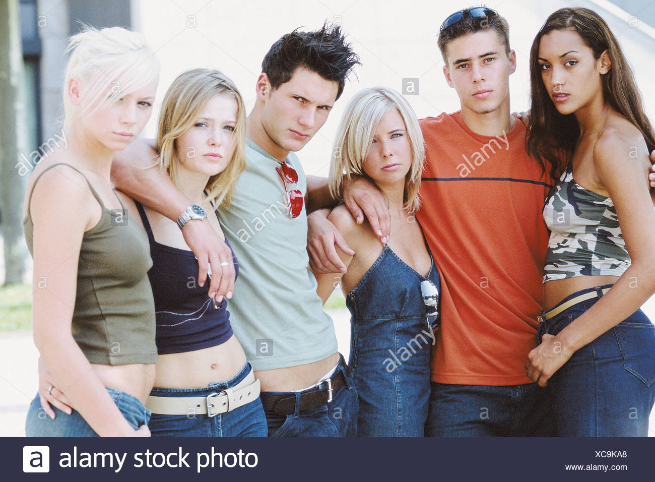 Молодую группой 18. Красота друг молодежи. Молодежь 25 лет. Фото группы молодых людей. Американские молодые группы из 5 человек молодая.