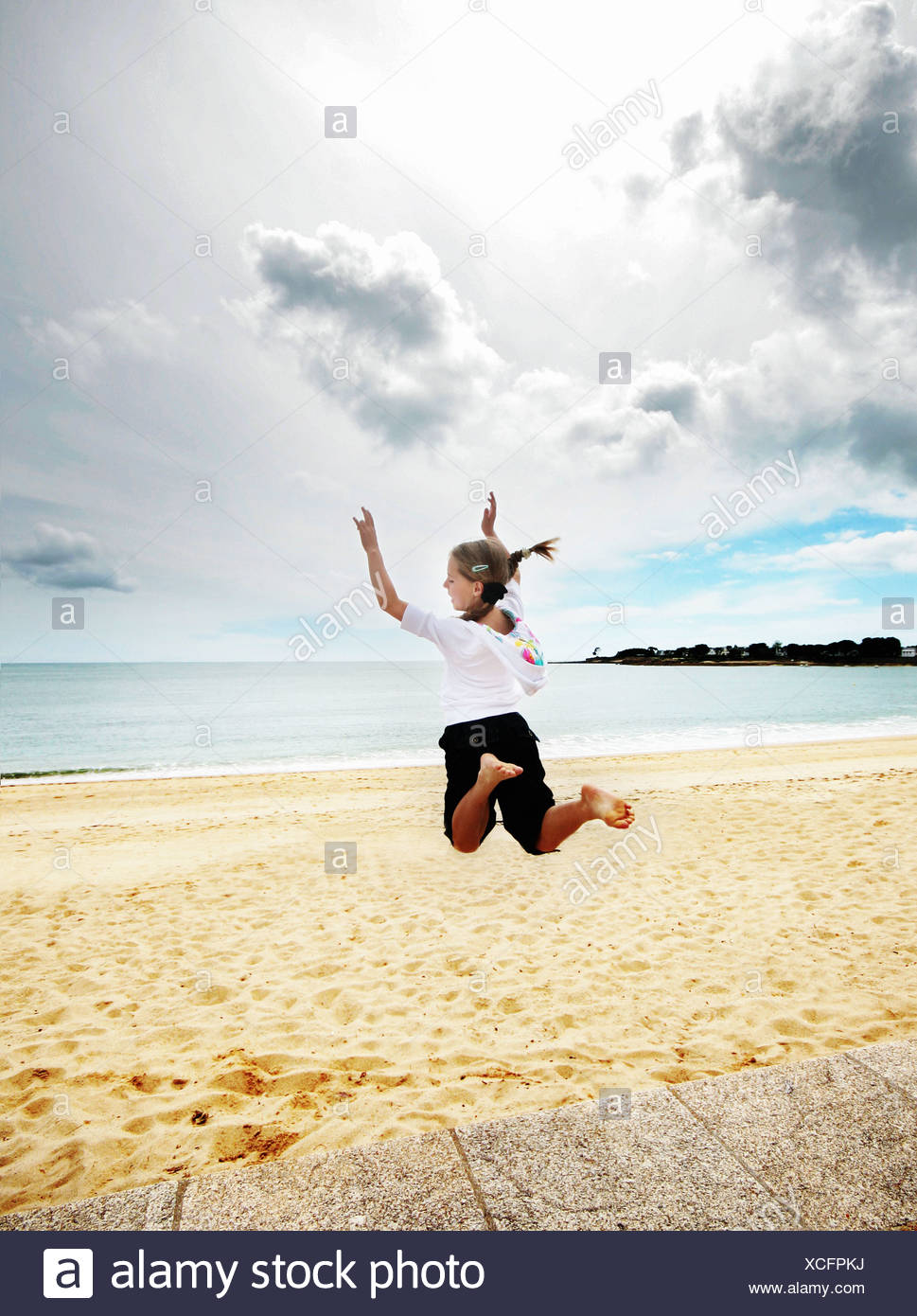 Leaping Girl High Resolution Stock Photography and Images Alamy