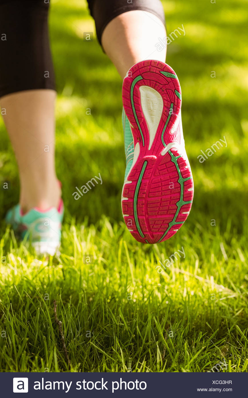 shoes for sprinting on grass