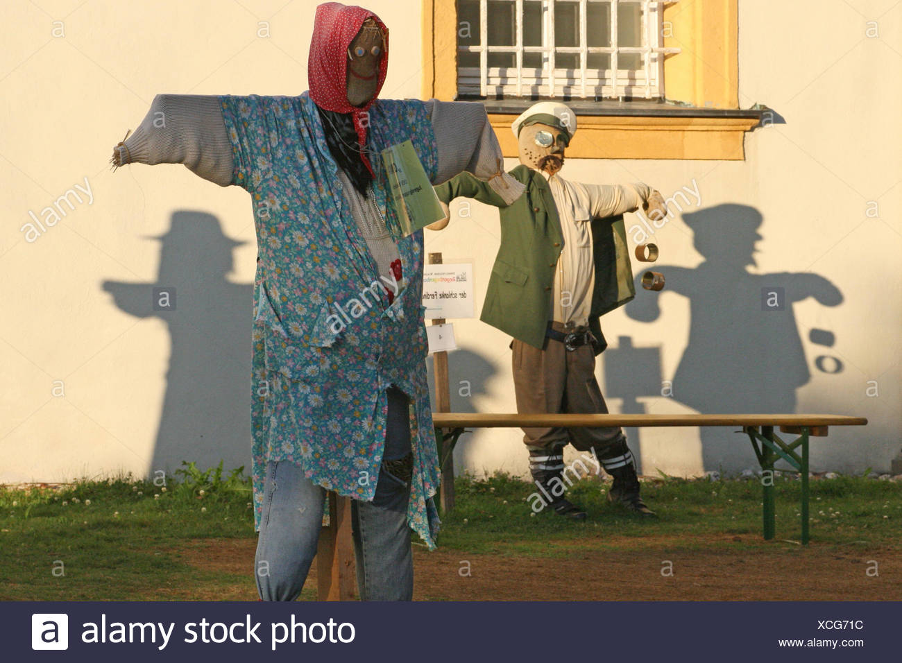 Bird Scarer Stock Photos & Bird Scarer Stock Images - Alamy