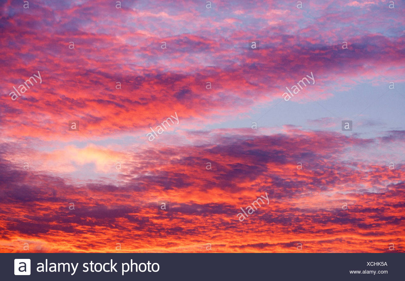 Clouds At Dawn Wolken In Der Morgendaemmerung Himmel Sky Querformat Horizontal Stimmung Mood Stock Photo Alamy
