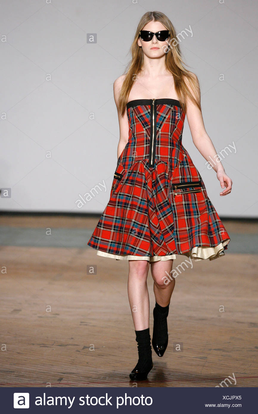 Red and Black Strapless Knee Length Dress
