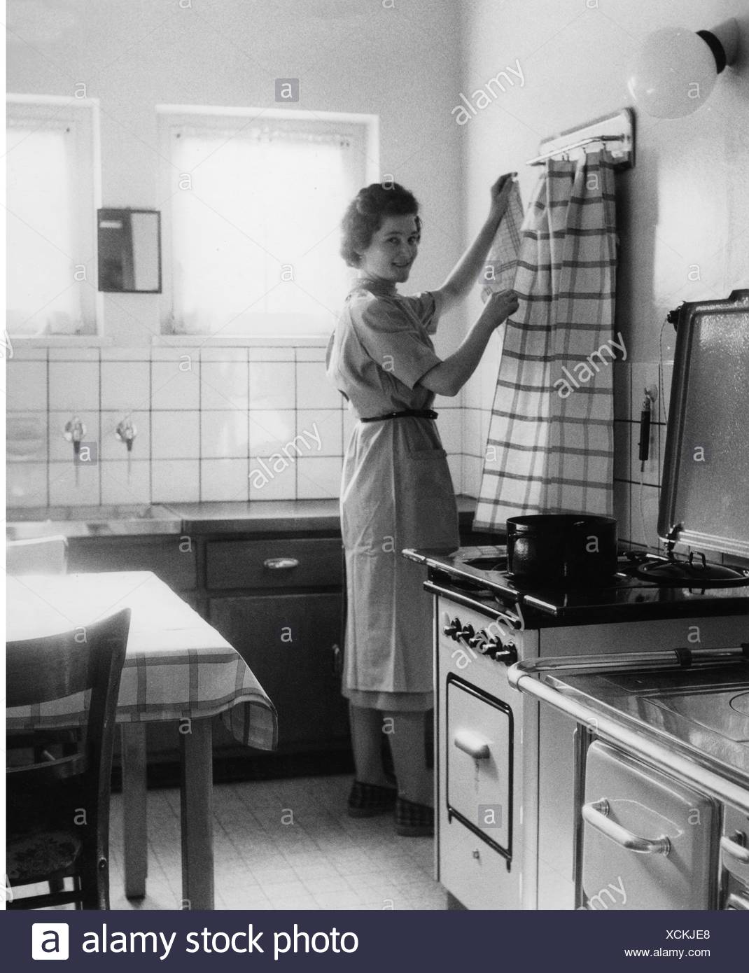 Woman In Kitchen 1950s High Resolution Stock Photography and Images - Alamy