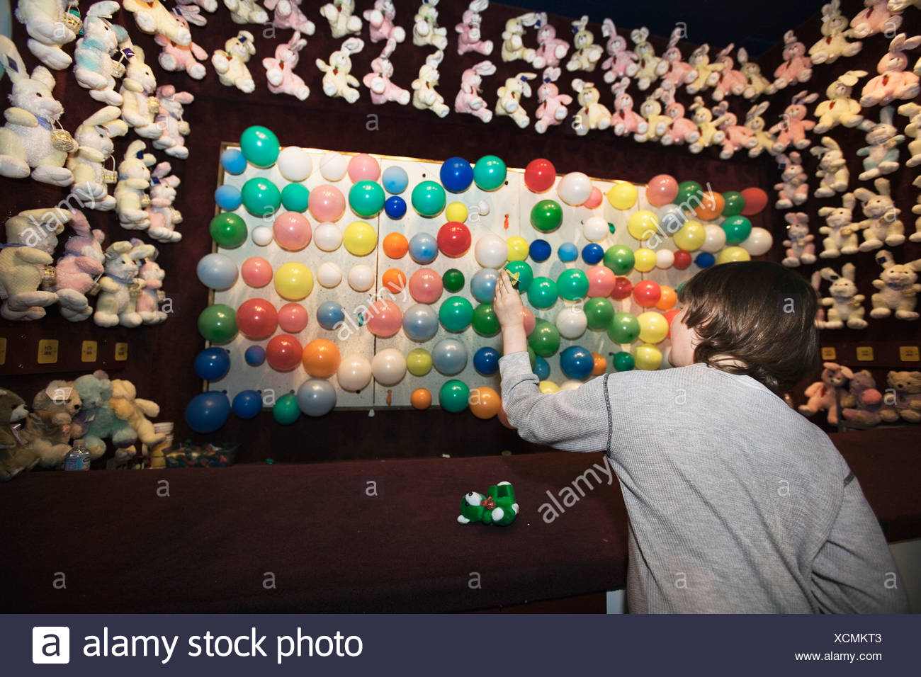 Carnival Dart Game Stock Photos & Carnival Dart Game Stock Images Alamy