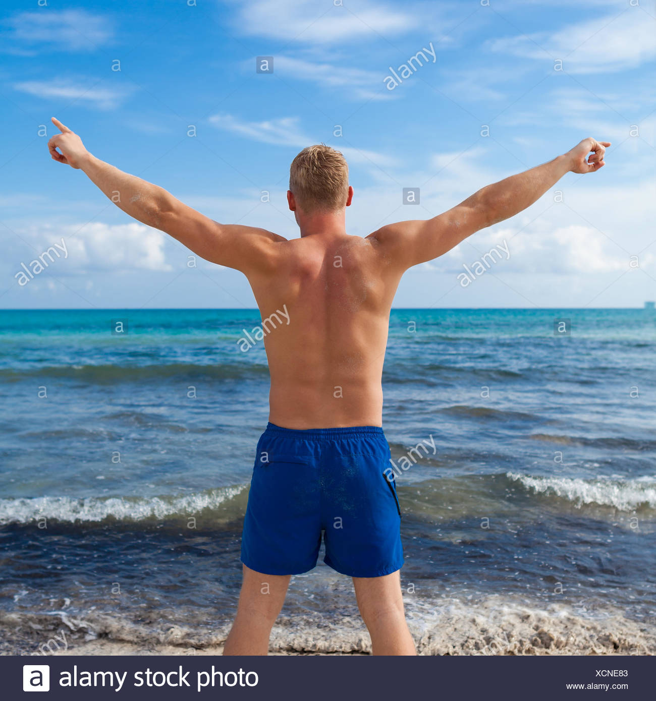 Männer In Strings Am Strand