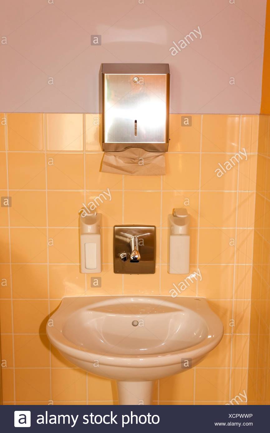 Hospital Room Bathroom High Resolution Stock Photography and Images Alamy