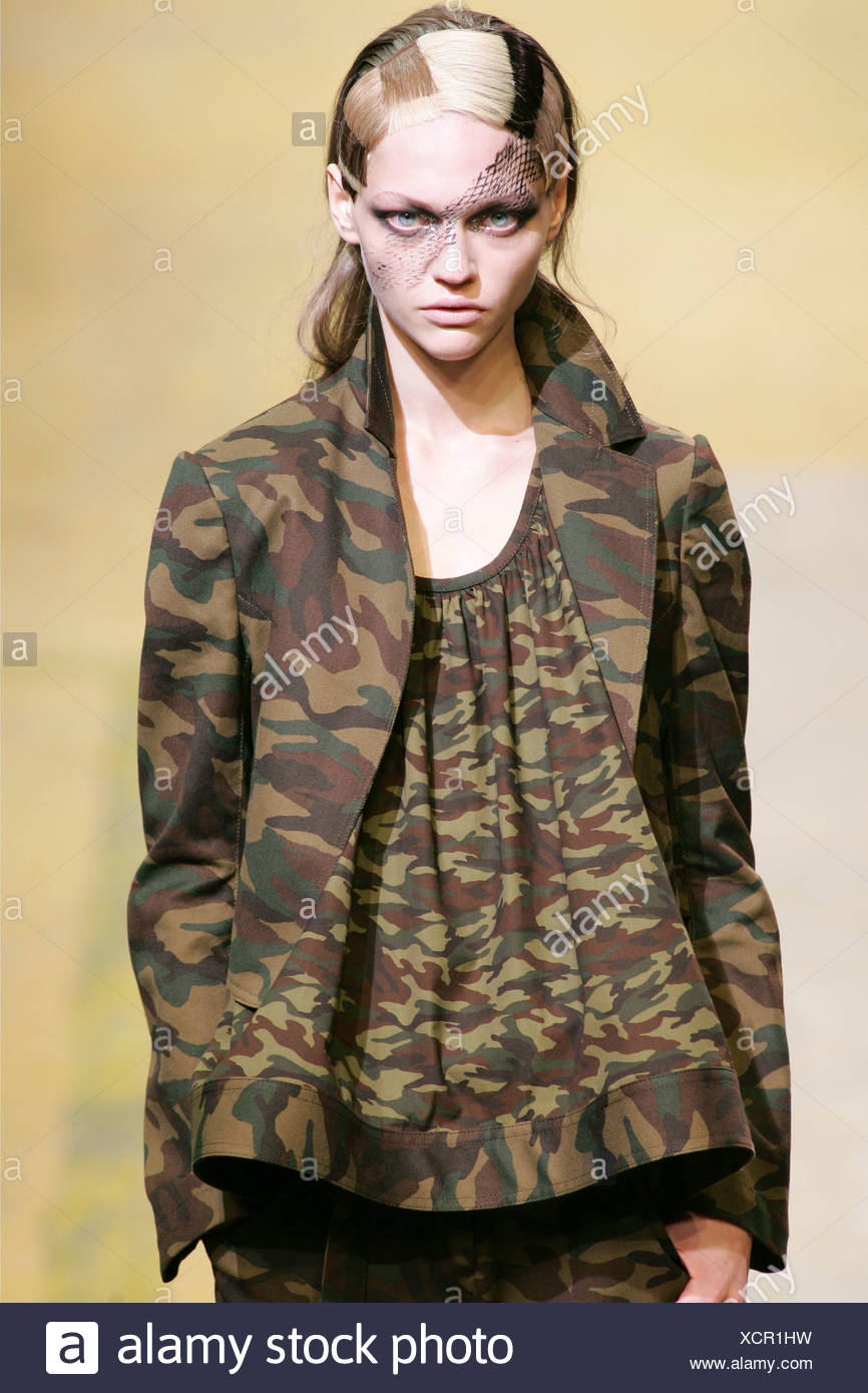 blonde-female-military-young-actresses-that