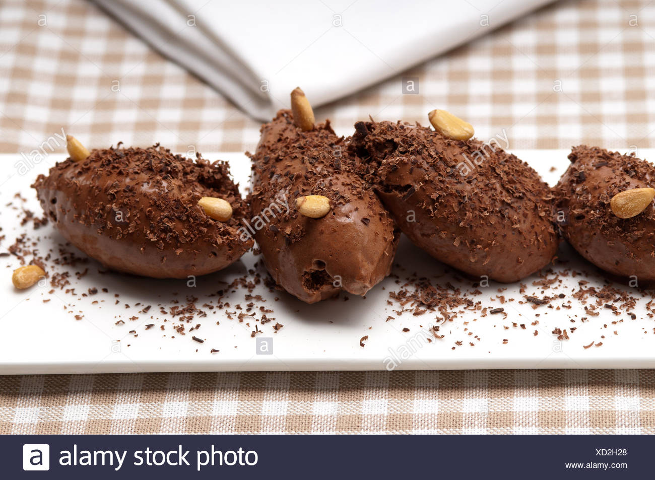 White Chocolate Mousse Quenelle High Resolution Stock Photography and Images Alamy