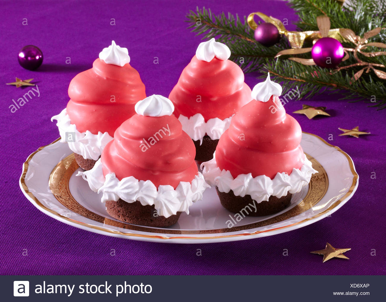 Muffins - scull-cap of Father Frost Stock Photo: 283508814 - Alamy