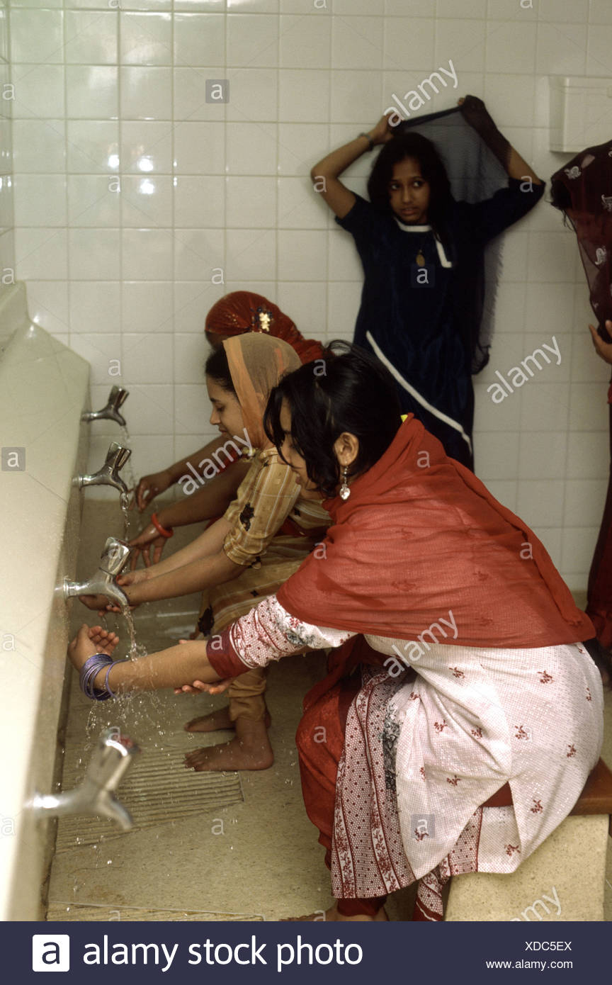 Wudu High Resolution Stock Photography and Images Alamy