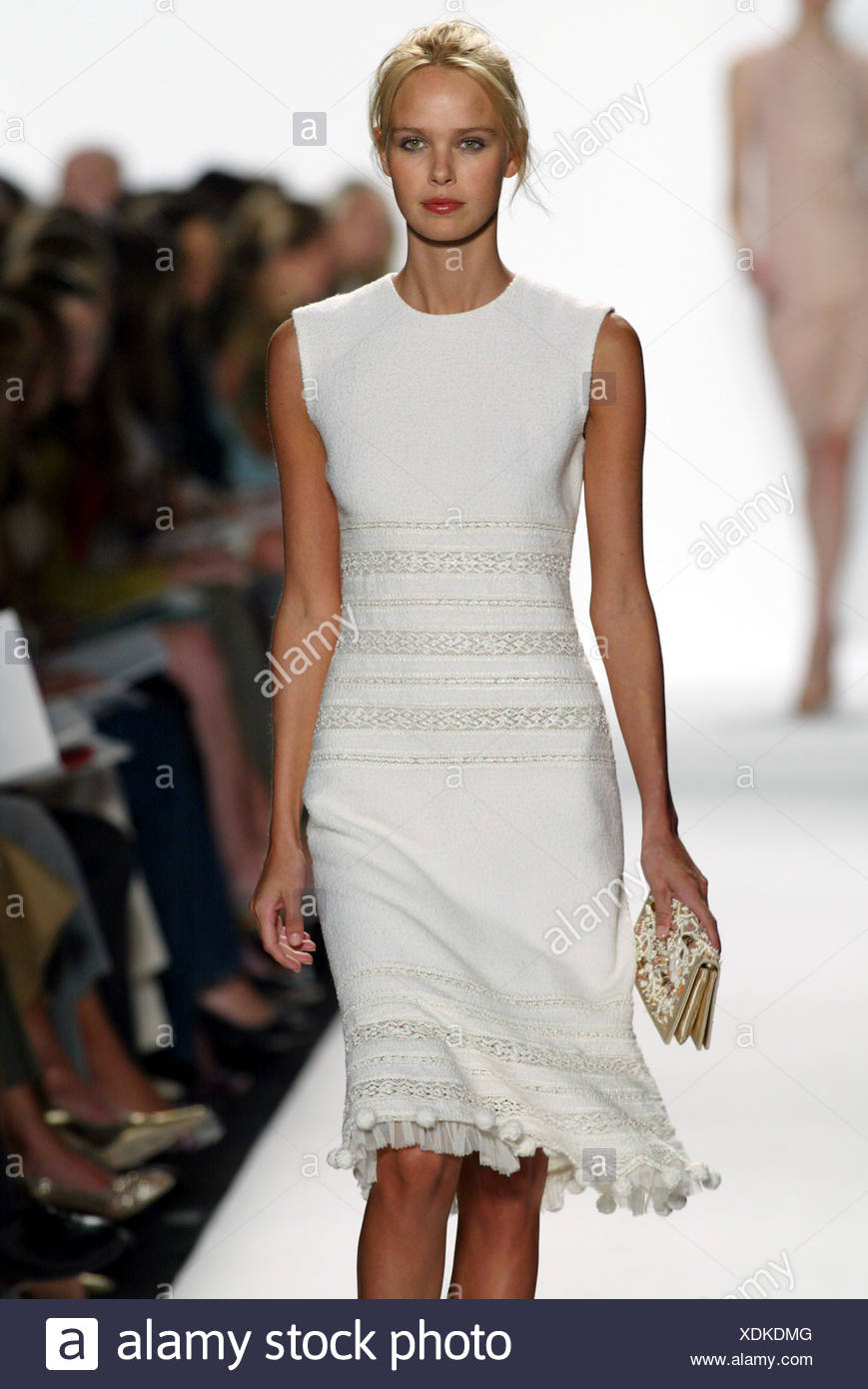 white oscar de la renta dress