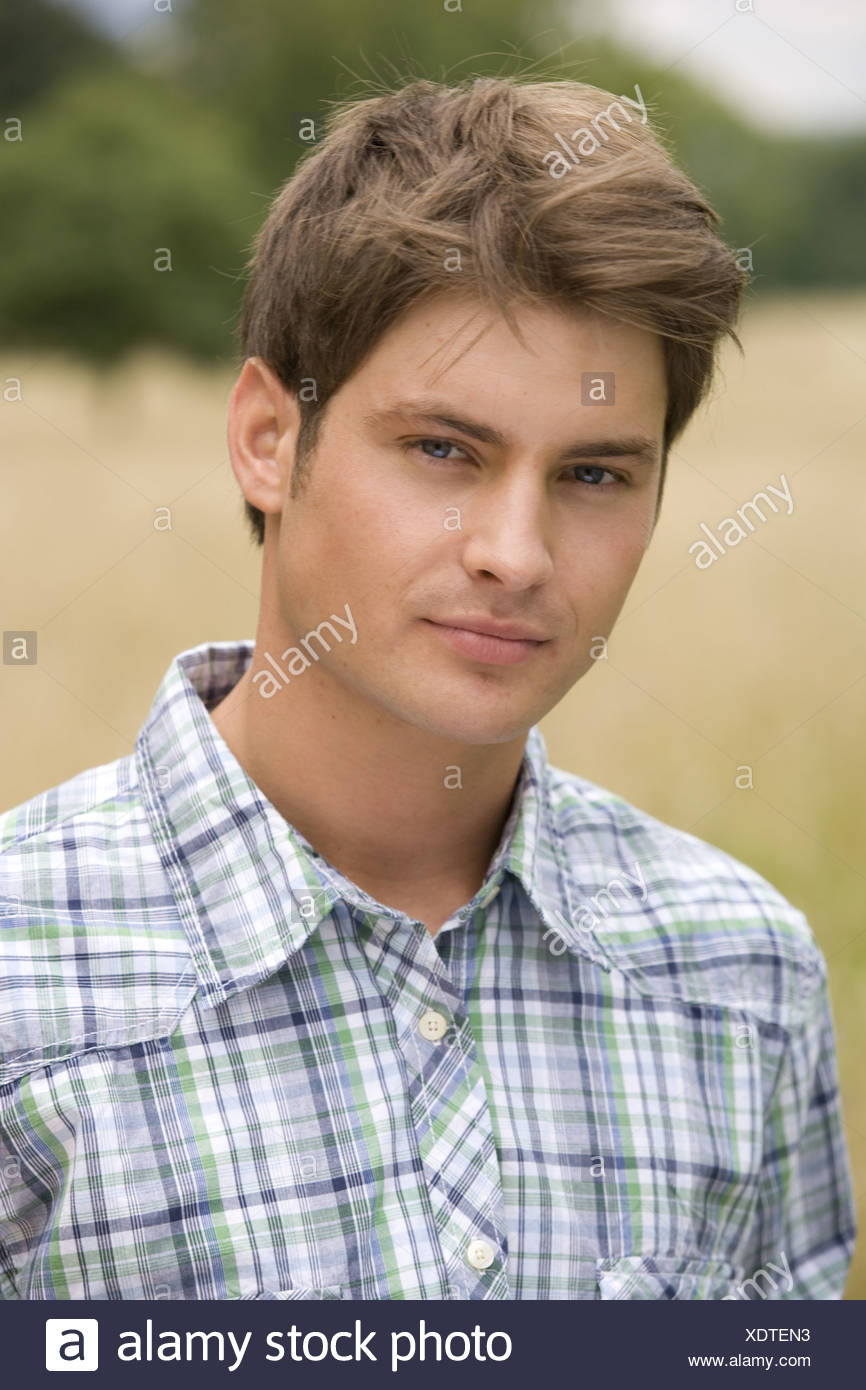 Man Young Friendly Dark Blond Portrait Nature Outside 20 30 Years