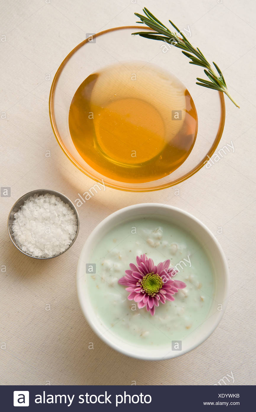 Download Honey Face Mask High Resolution Stock Photography And Images Alamy Yellowimages Mockups