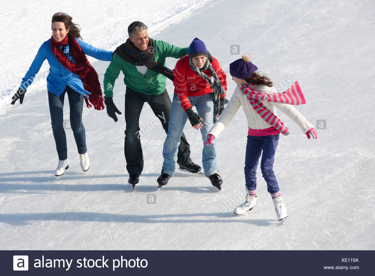 человечек катается на коньках. кататься на коньках на английском языке. дети на коньках. катание на коньках на английском. коньки ппоа наглийскому.