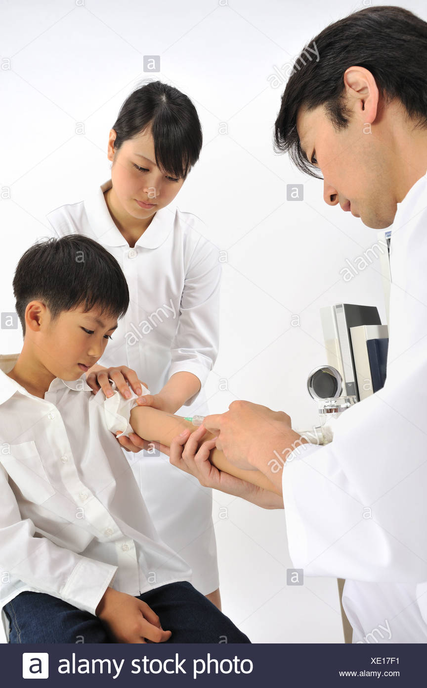 Doctor Giving Injection High Resolution Stock Photography and Images ...