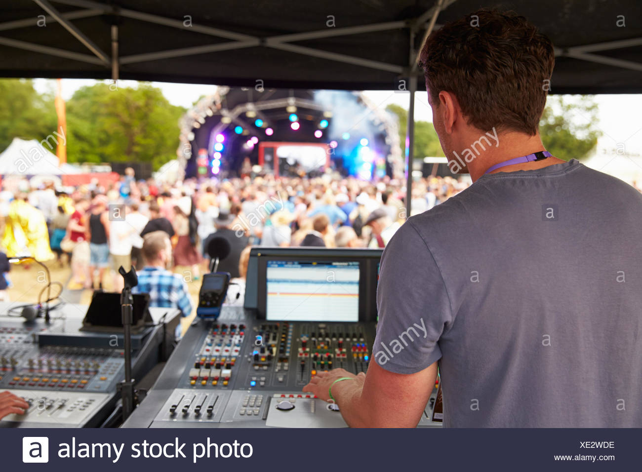 Sound Engineer Concert Stock Photos Sound Engineer Concert Stock Images Alamy Sound Engineer Concert Stock Photos Sound Engineer Concert Stock Images Alamy