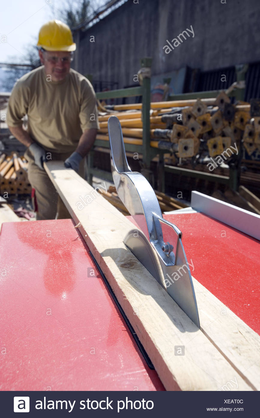 Construction Machinery Bench Saw With Woodcutting Circular Saw
