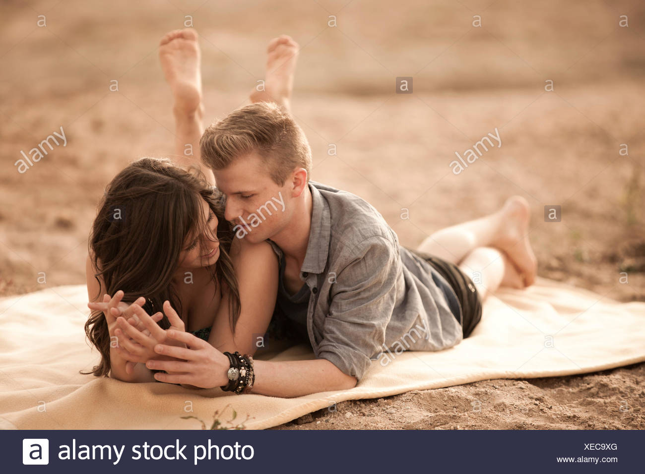 Couples Canoodling High Resolution Stock Photography And Images Alamy Couples Canoodling High Resolution Stock Photography And Images Alamy
