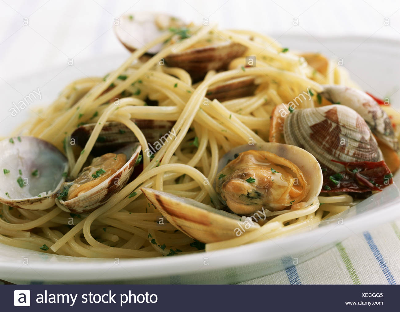 Spaghetti Vongole Bianco Stock Photo - Alamy