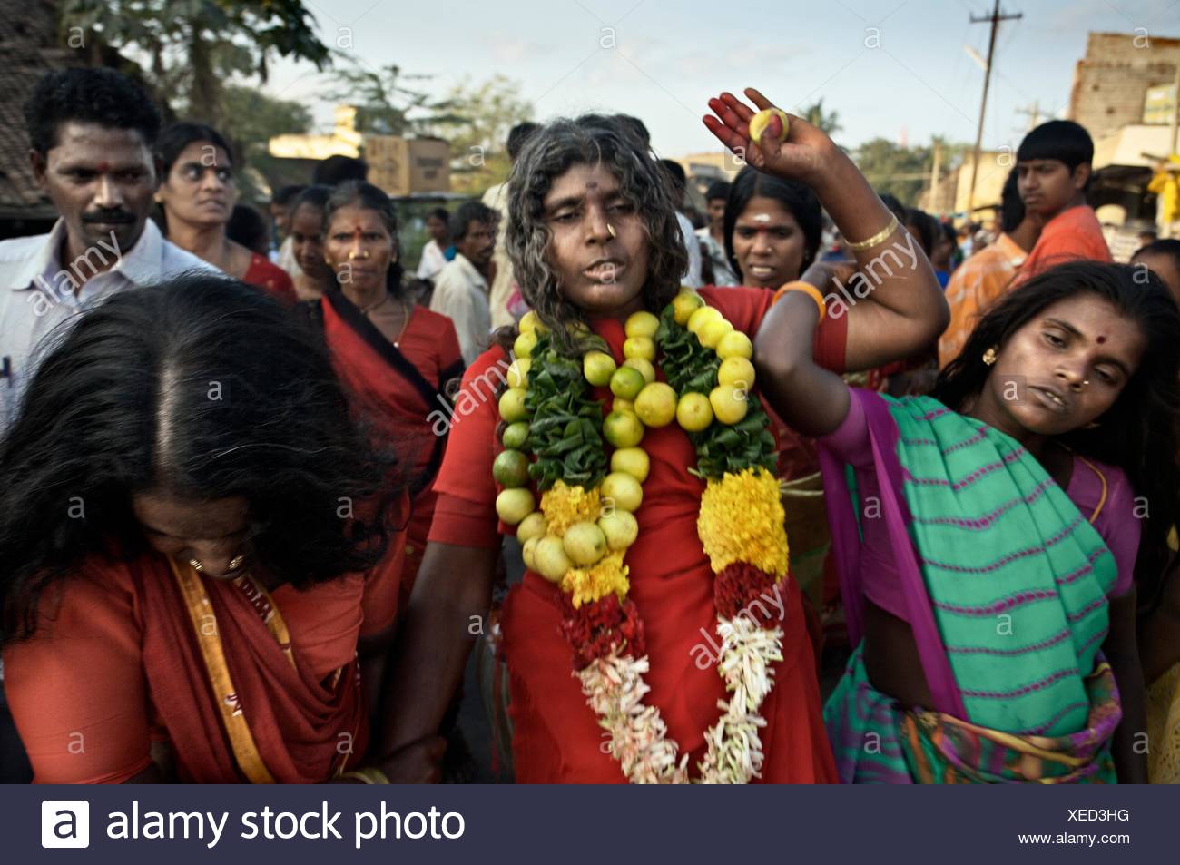 woman-possessed-by-the-goddess-ankalapar