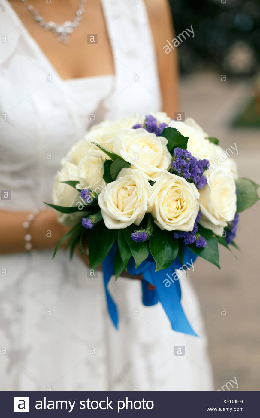 cream and blue wedding bouquets