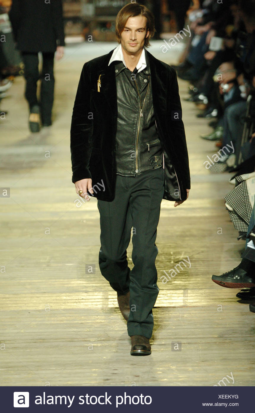 Paul Smith Paris Menswear Ready to Wear Autumn Winter Velvet jacket and  leather jacket Stock Photo - Alamy