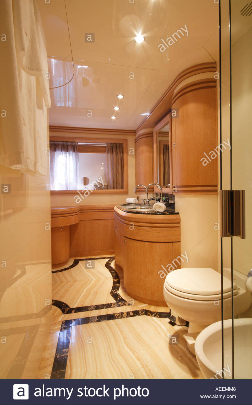 Ships Bathroom High Resolution Stock Photography And Images Alamy