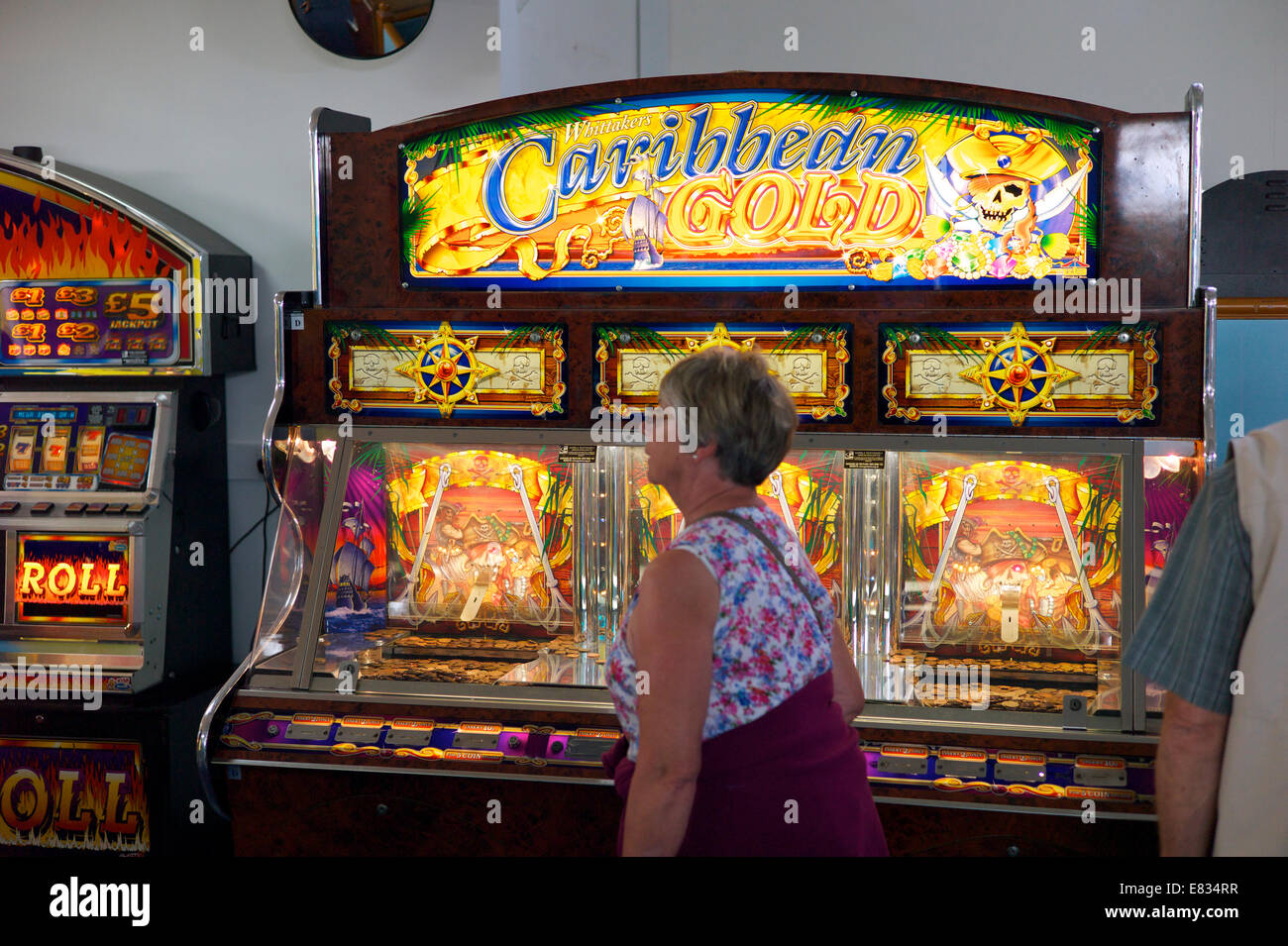 Penny pusher slot machines