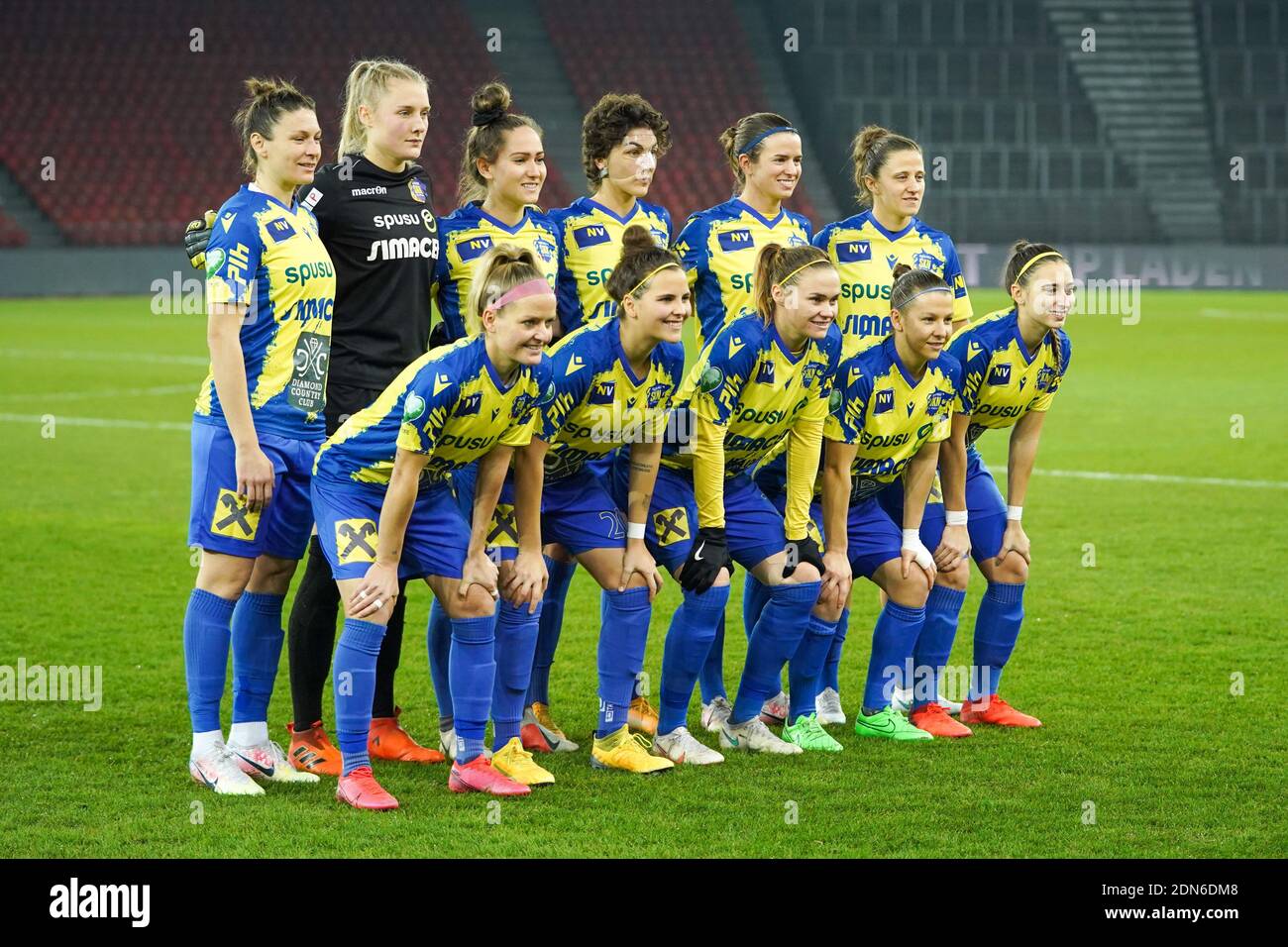 Zurich, Switzerland. 17th Dec, 2020. Team SKN St. Poelten teamphoto prior  to the UEFA Women's Champions League (Round 32, 2nd leg) football match  between Zürich and St. Pölten at Stadion Letzigrund in