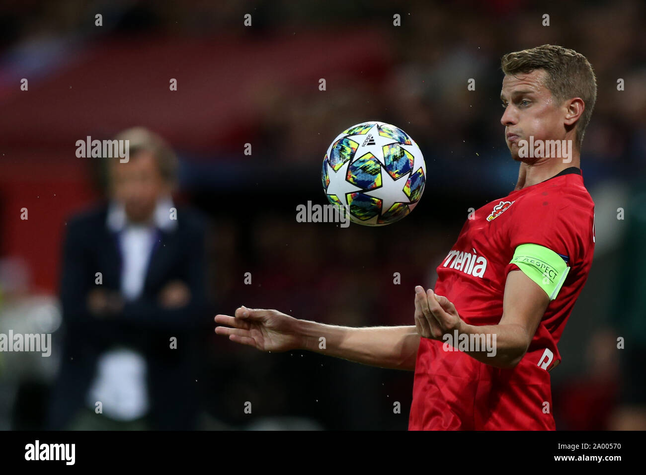 Leverkusen, Deutschland. 18 Sep, 2019. Sven Bender Leverkusen steuert die Kugel während der UEFA Champions League Gruppe D Match zwischen Bayer Leverkusen und Lokomotive Moskau in der BayArena. (Endstand: Bayer Leverkusen 1-2 Lokomotiv Moskva) Credit: SOPA Images Limited/Alamy leben Nachrichten Stockfoto