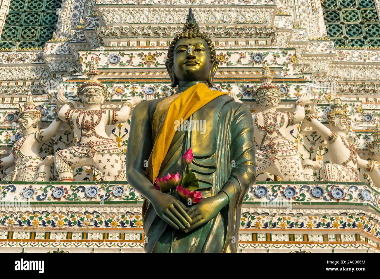 Goldene Robe Stockfotos Und Bilder Kaufen Alamy