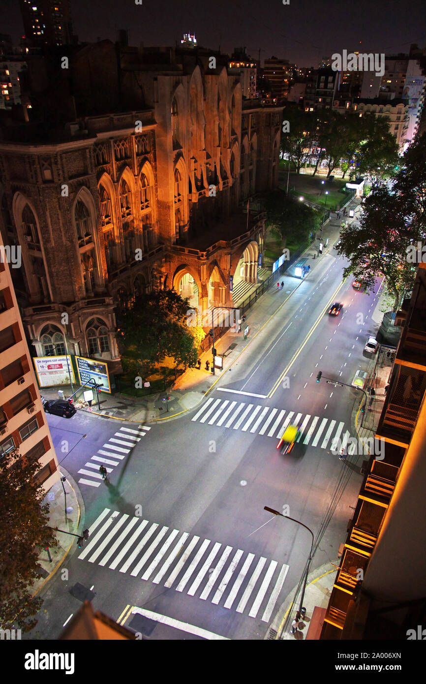 Buenos Aires/Argentinien - 02 Mai 2016: Die Straße in der Nacht in Buenos Aires, Argentinien Stockfoto