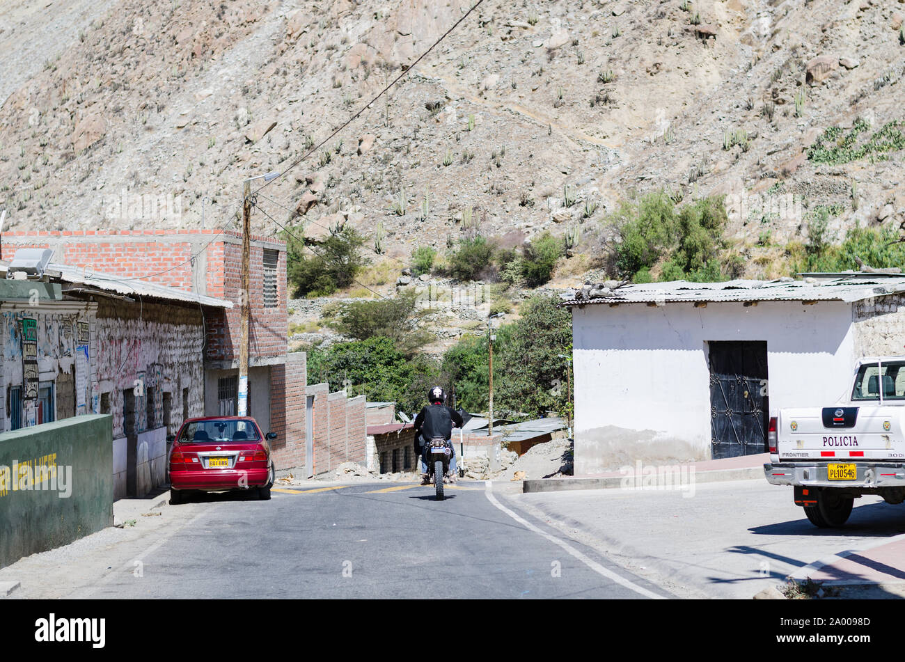 LIMA, PERU - 29. JUNI 2019: Landschaft einer der Straßen von Capillucas Zugehörigkeit zur Provinz Yauyos in der Lima Region Stockfoto