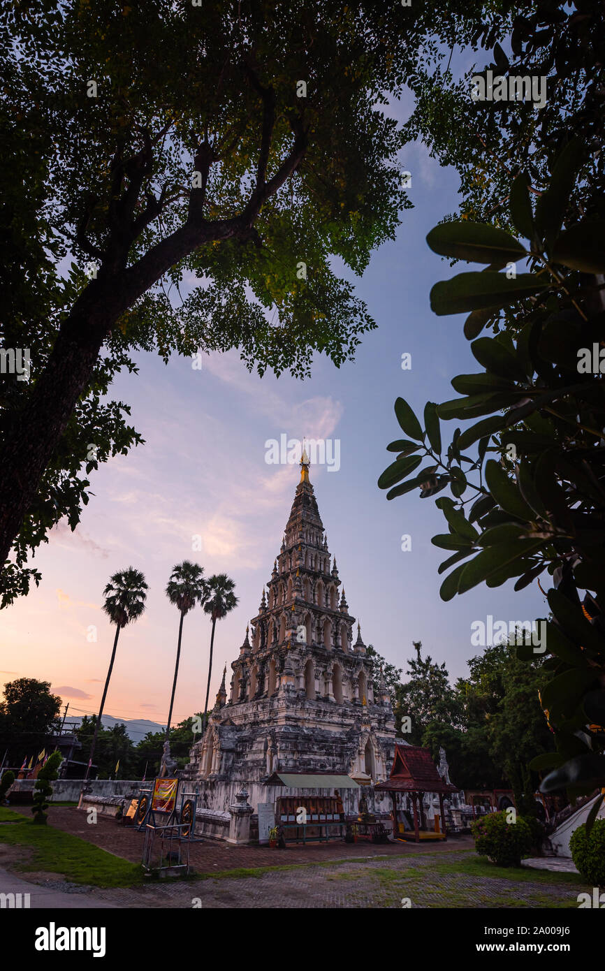 Alte Pagode in Wat Ku kam Tempel mit Sonnenuntergang. Chiang Mai, Thailand. Stockfoto