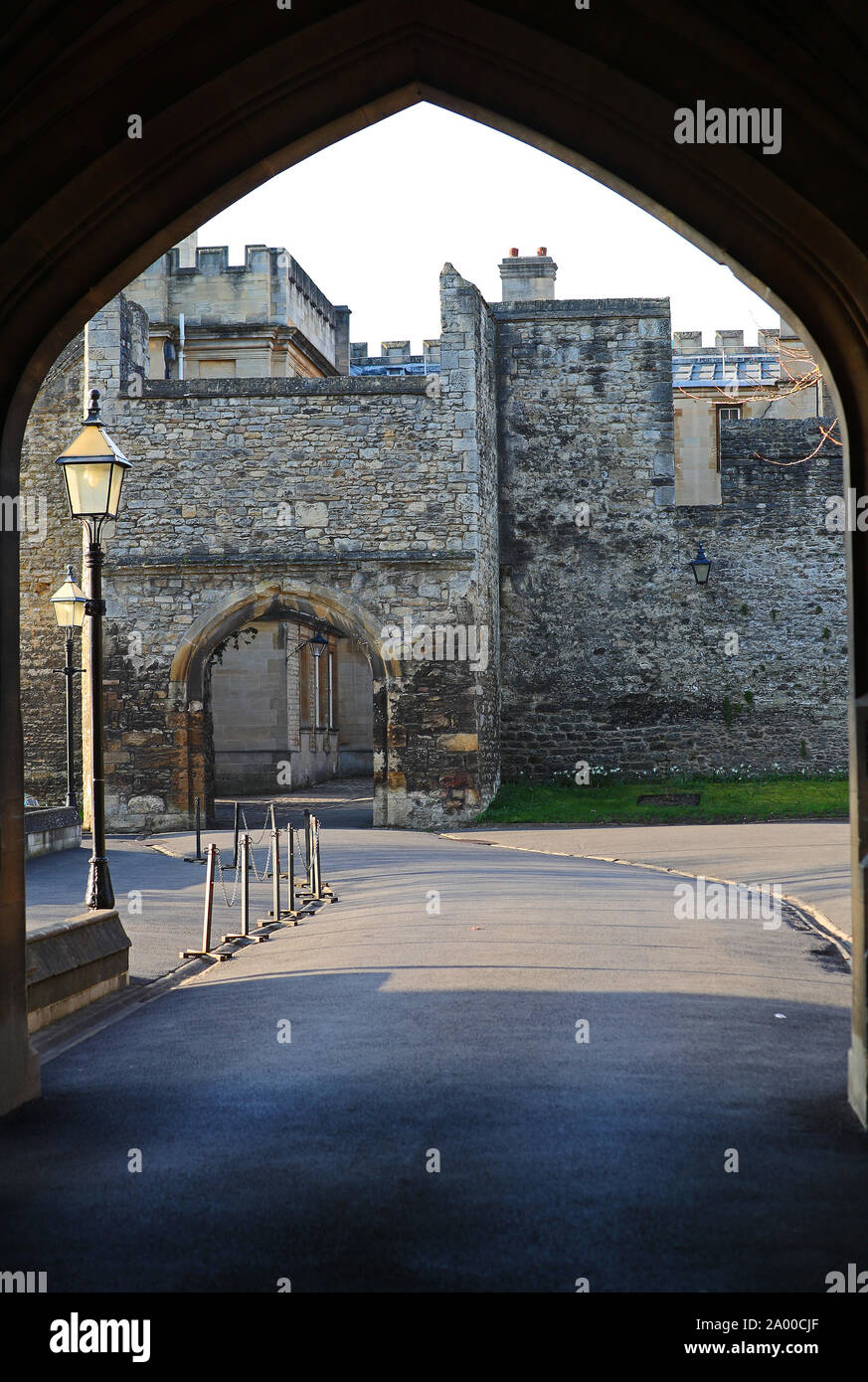 Torbogen in der Robinson Turm und Tor zu neuen College in Oxford, der Teil der alten Stadtmauer im Gelände der Hochschule Stockfoto