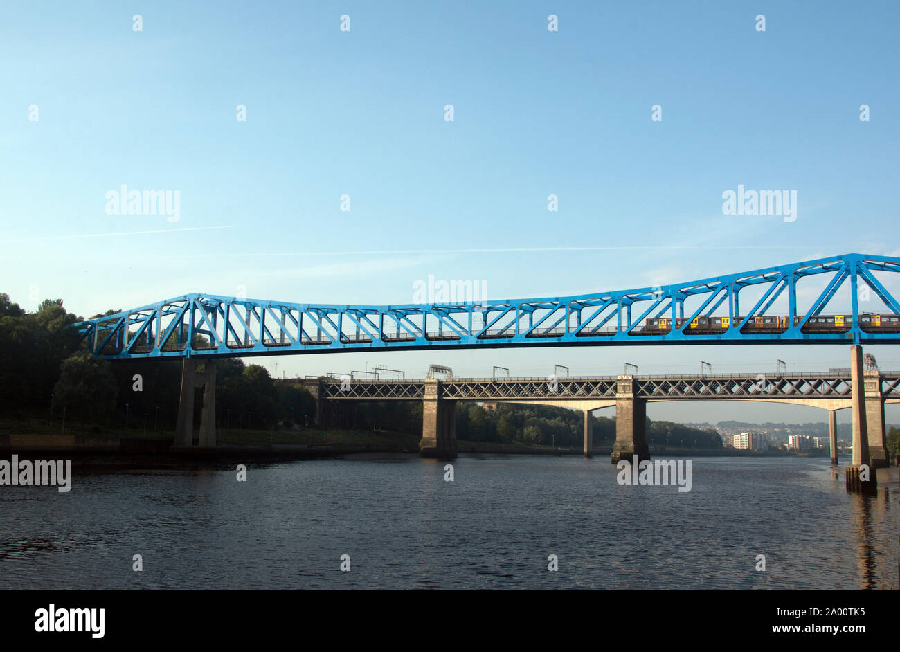 NORTHUMBERLAND; NEWCASTLE; König Edward VII. und Königin Elizabeth 11 Brücken über den Tyne Stockfoto