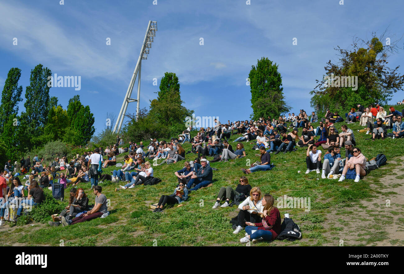 "Menschen im Mauerpark, Prenzlauer Berg, Pankow, Berlin, Deutschland Stockfoto
