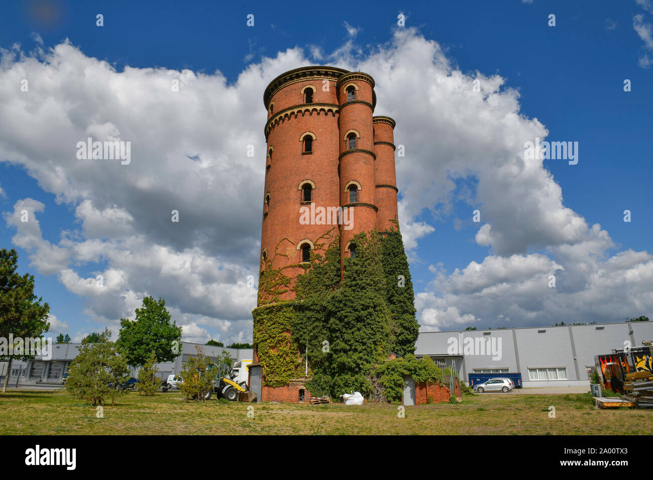 Alter Wasserturm mit dem ehemaligen Gaswerk, Gaussstrasse, Charlottenburg, Berlin, Deutschland Stockfoto