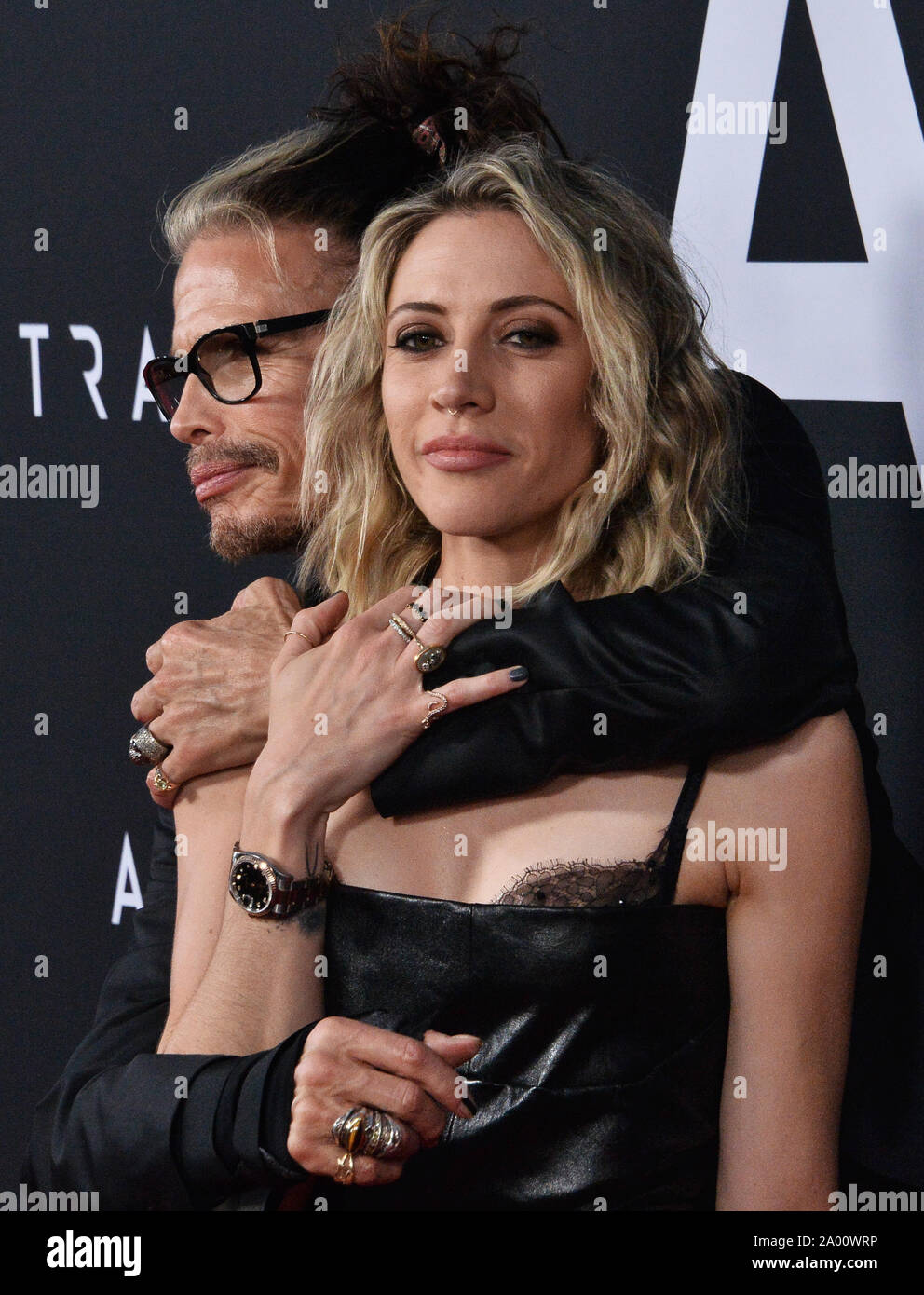 Aerosmith Sänger Steve Tyler und seine Freundin Aimee Preston an der Premiere des Motion Picture sci-fi-Thriller "Ad Astra" am ArcLight Cinerama Dome im Hollywood Abschnitt von Los Angeles am Mittwoch, 18. September 2018. Storyline: Astronaut Roy McBride (Brad Pitt) fährt auf die äußeren Ränder des Sonnensystems seinen verschwundenen Vater zu finden und das Geheimnis, das das Überleben unseres Planeten bedroht. Seine Reise wird entdecken Sie Geheimnisse, die die Natur der menschlichen Existenz und unseren Platz im Kosmos Herausforderung. Foto von Jim Ruymen/UPI Stockfoto