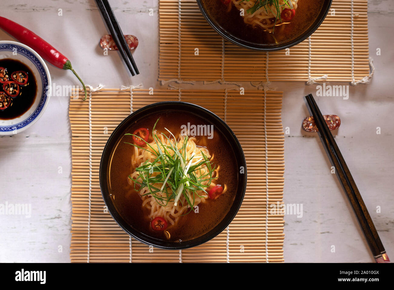 Schalen von Nudelsuppe Stockfoto