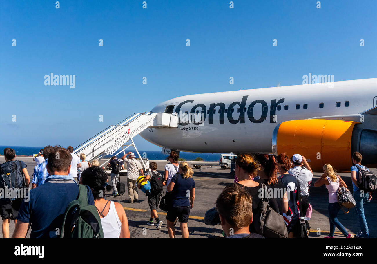 Ein Flugzeug der Condor Fluggesellschaft am Flughafen Heraklion auf Kreta. Stockfoto
