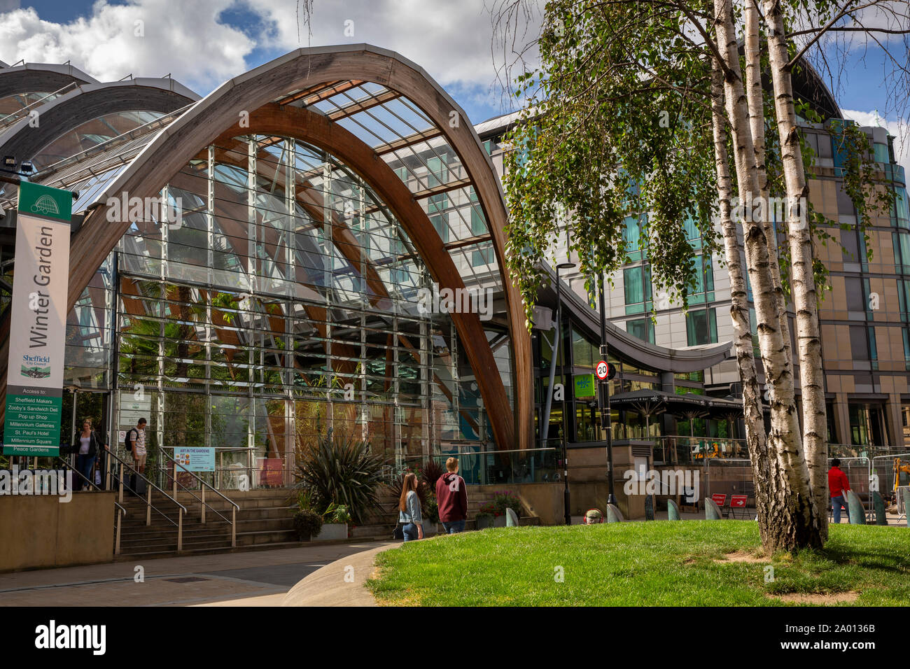 England, Yorkshire, Sheffield, Surrey Street, Wintergarten Eingang Stockfoto