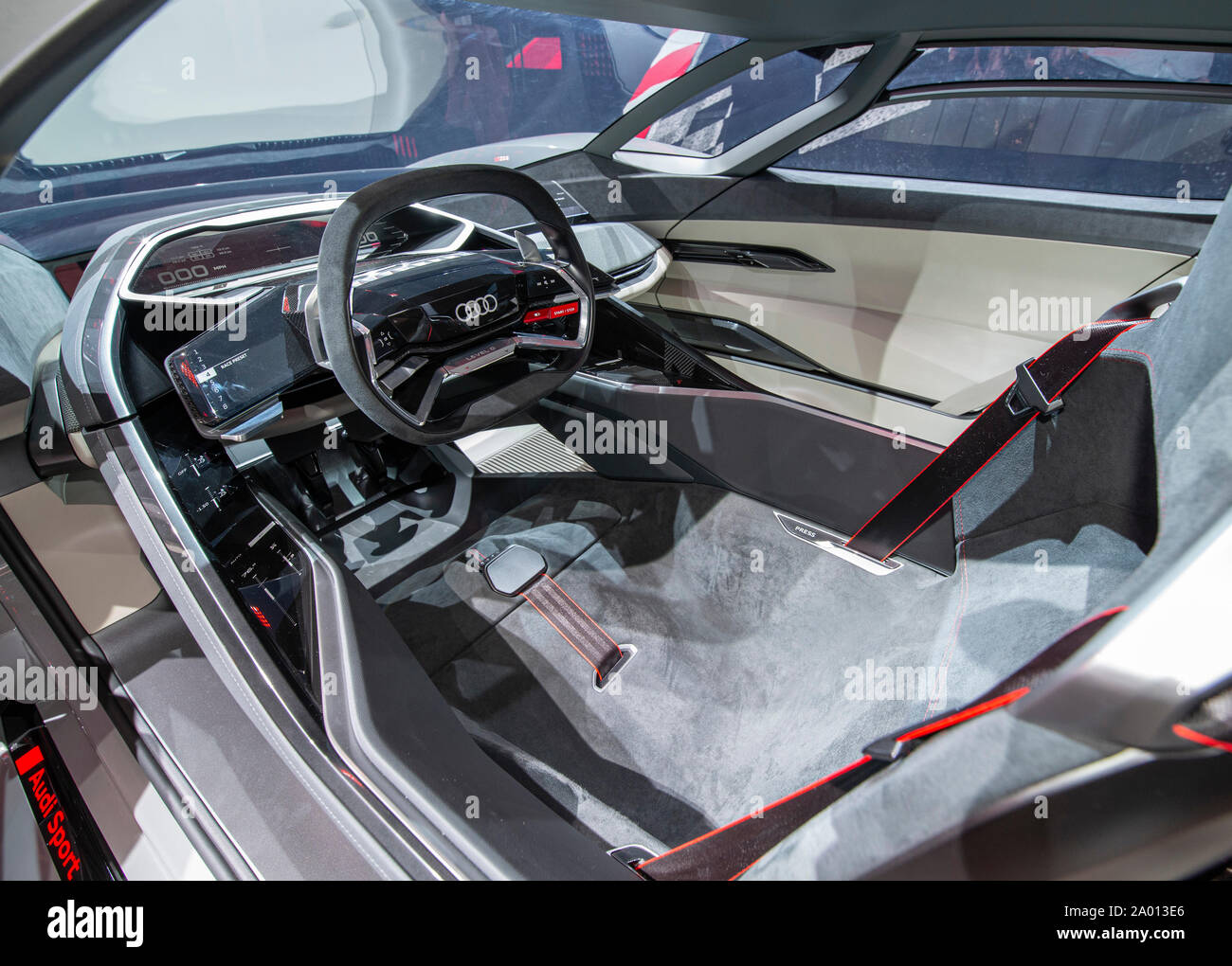 Cockpit eines Audi AI: Rennen Konzeptfahrzeug auf der IAA 2019 in Frankfurt Stockfoto